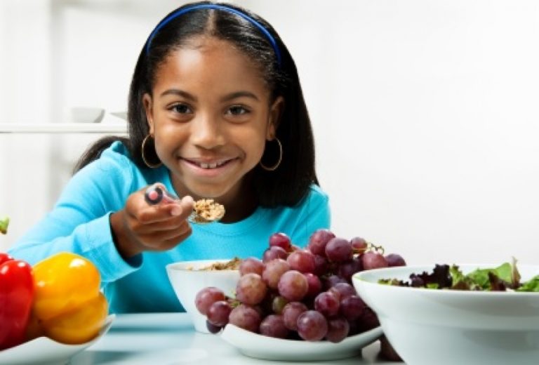 girl eating healthy