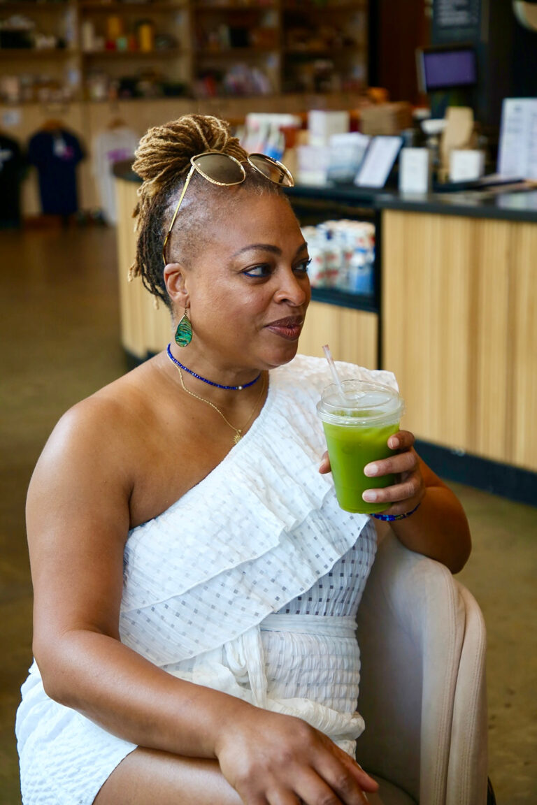 Lisa with green drinnk